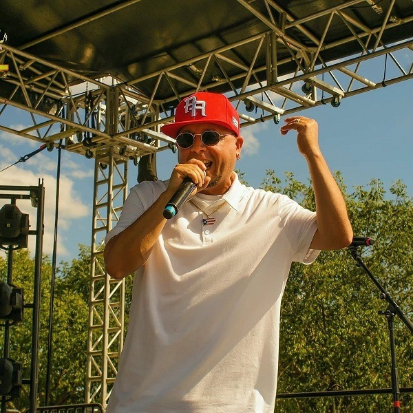 Chevy El Pitirre De La Salsa performing on stage