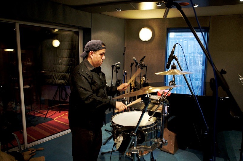 Wilmer Sifontes in the studio with his instruments