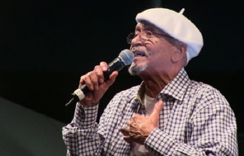 Justo Betancourt Querol Cuban sonero and singer famous for his interpretation of the song Pa' bravo yo.