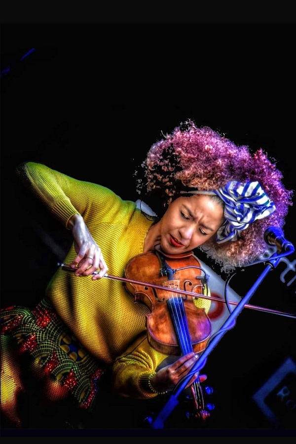 Yilian Cañizares, an excellent Cuban musician, studied in her hometown in the strictest tradition of the Russian school of violin.