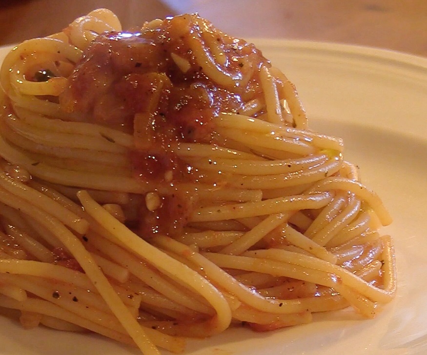 Spaghetti Pommarola, tomato sauce