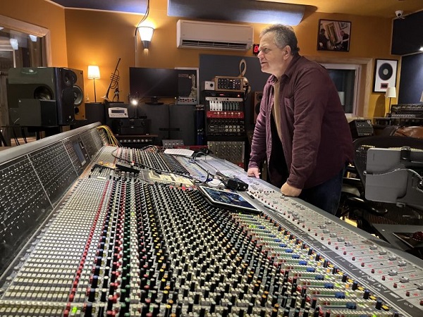 Israel Tenenbaum (Los Angeles, California) is a pianist, arranger, and music producer.