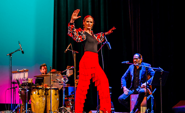 Dancer Ania Bartelmus performing live