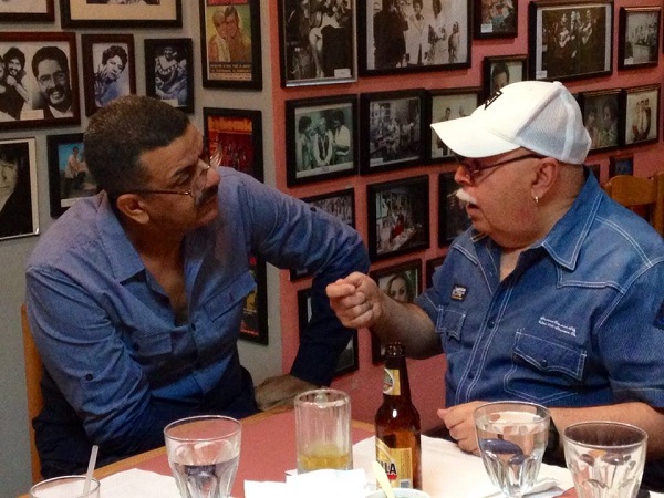 Charlie Sierra y Orestes Vilato