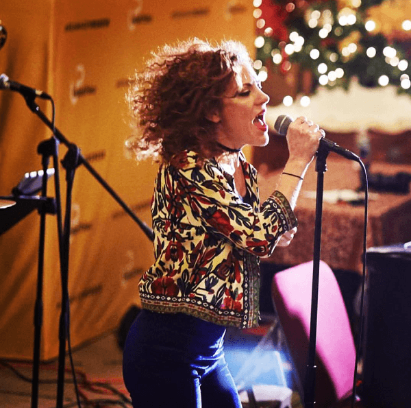 Solange Prat singing