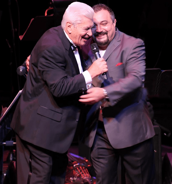 Adalberto and Johnny en un homenaje