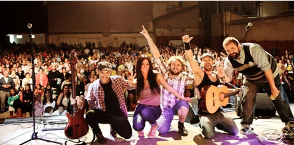 Photo 4: El Chinchilla and his group