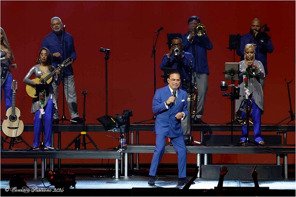 152 With the performances on February 14 and 15, 2026 at the Coliseo de Puerto Rico, Gilberto Santa Rosa began the year in "his home" with two sold-out shows.
