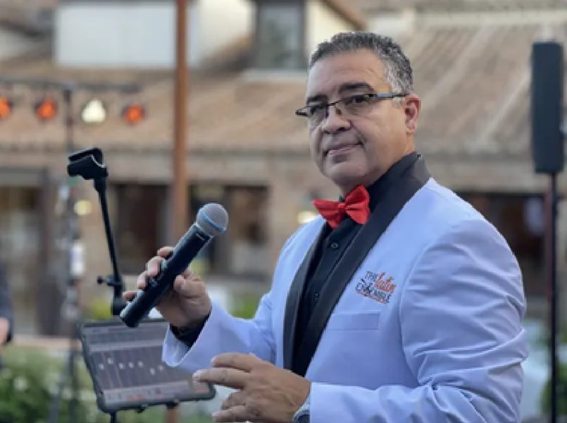 Lead singer Luis Manuel