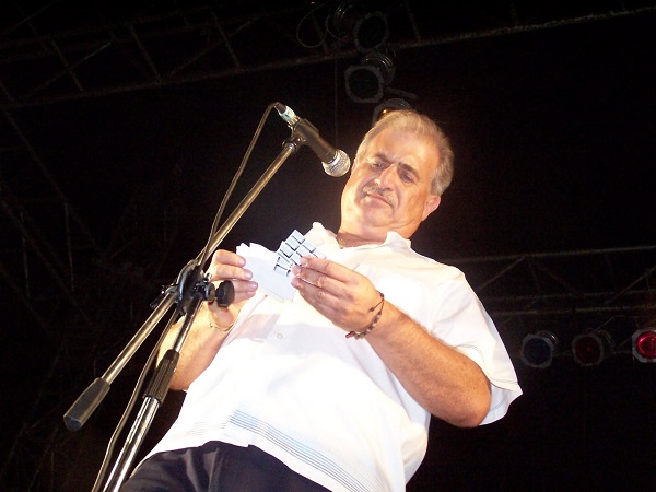 Pocos nombres resuenan con tanta fuerza, respeto y vigencia en el firmamento de la salsa como el de Jerry Rivas.