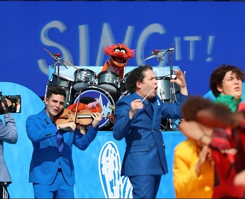 Gustavo Dudamel performing