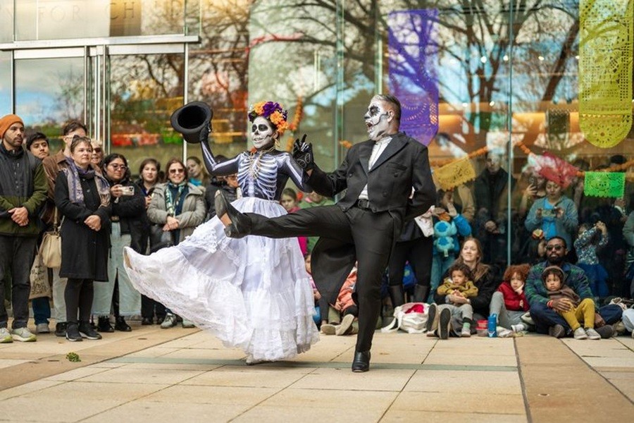 El Museo During Day of The Dead